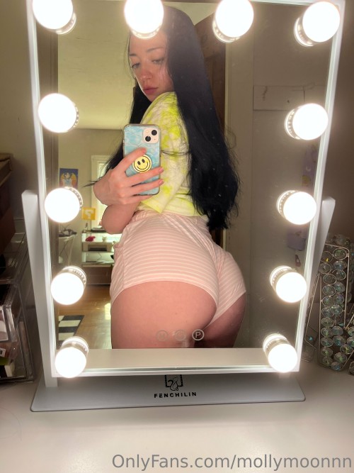7KrEKm.md MollyMoonnn Nude